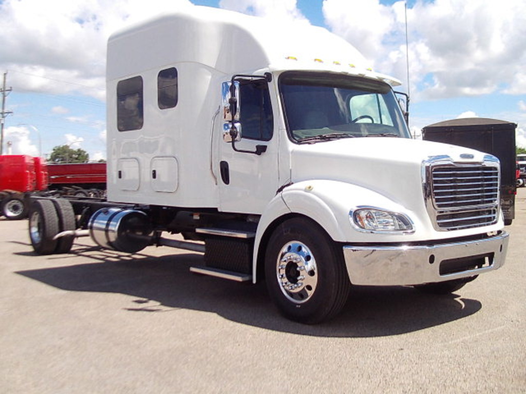 TRACTORS SEMIS FOR SALE