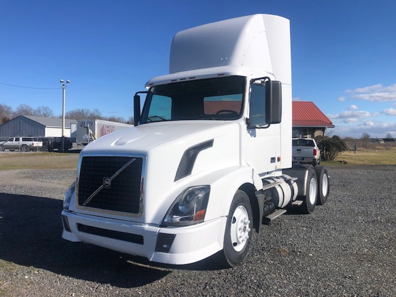 USED 2006 VOLVO VNL64T300 TANDEM AXLE DAYCAB TRUCK #1370
