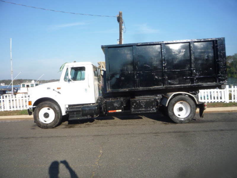 USED 1998 INTERNATIONAL 4700 HOOKLIFT TRUCK FOR SALE IN NJ 11084