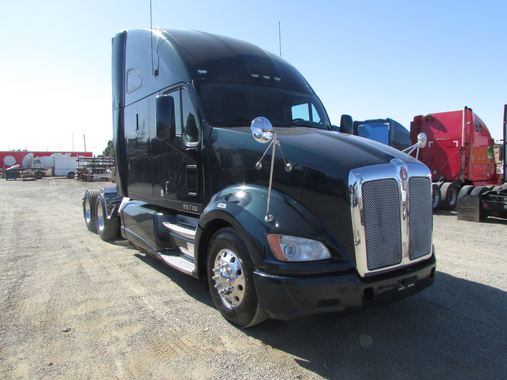 2012 KENWORTH T700 Sleeper