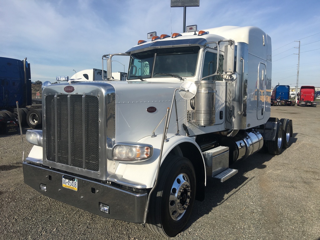 2011 PETERBILT 388 Sleeper