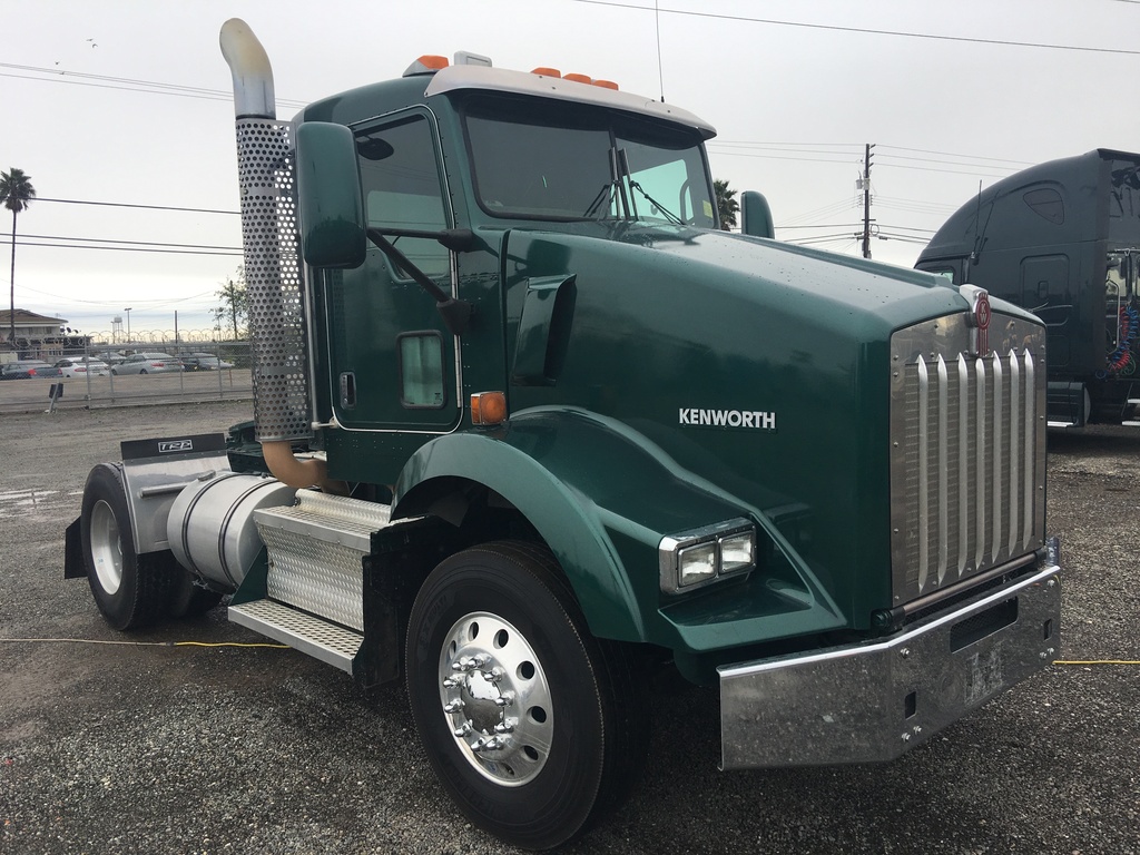 2010 KENWORTH T800 Daycab