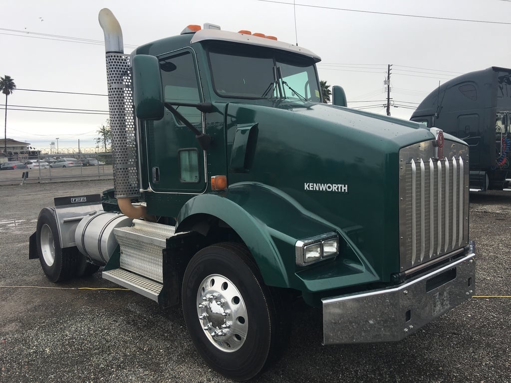 2010 KENWORTH T800 Daycab