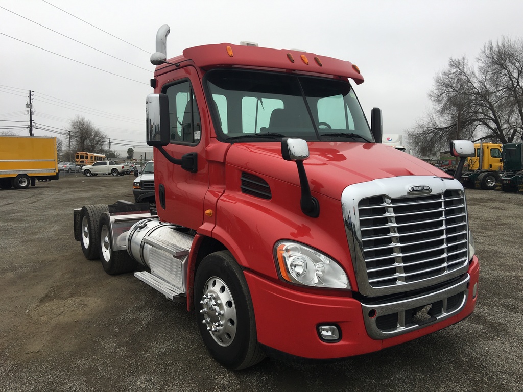 2014 FREIGHTLINER CASCADIA Daycab