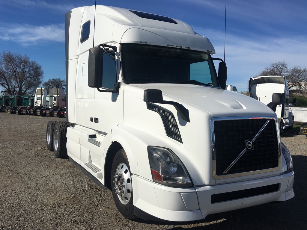 2014 VOLVO 670 Sleeper