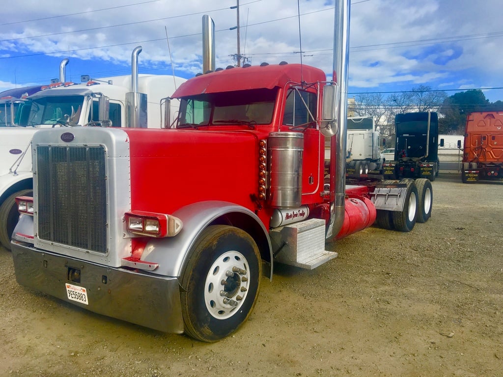 2000 PETERBILT 379 Daycab