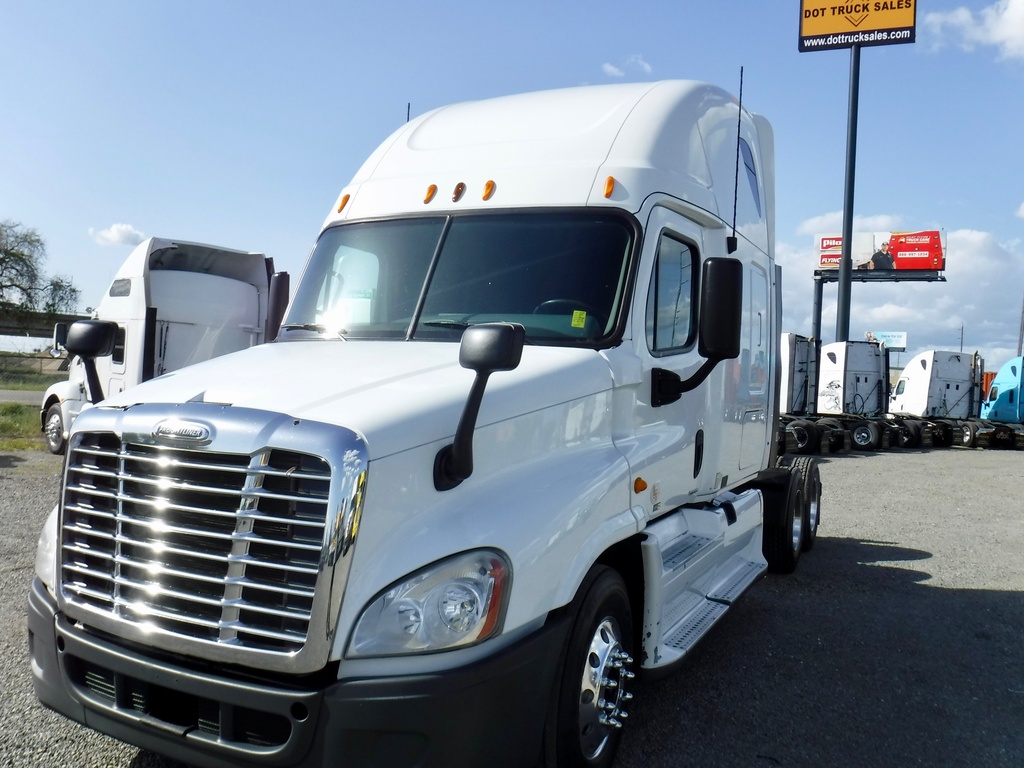 2011 FREIGHTLINER CASCADIA Sleeper