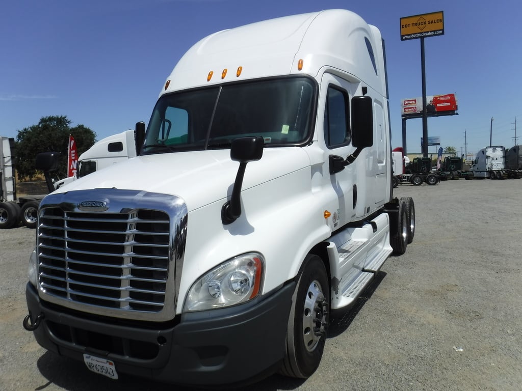 2011 FREIGHTLINER CASCADIA Sleeper