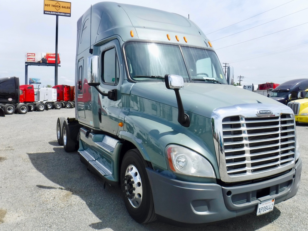 2012 FREIGHTLINER CASCADIA Sleeper