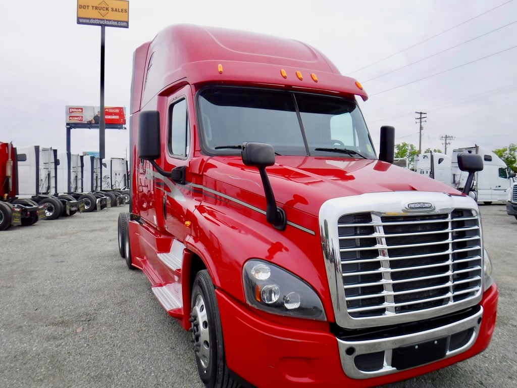 2015 FREIGHTLINER CASCADIA Sleeper