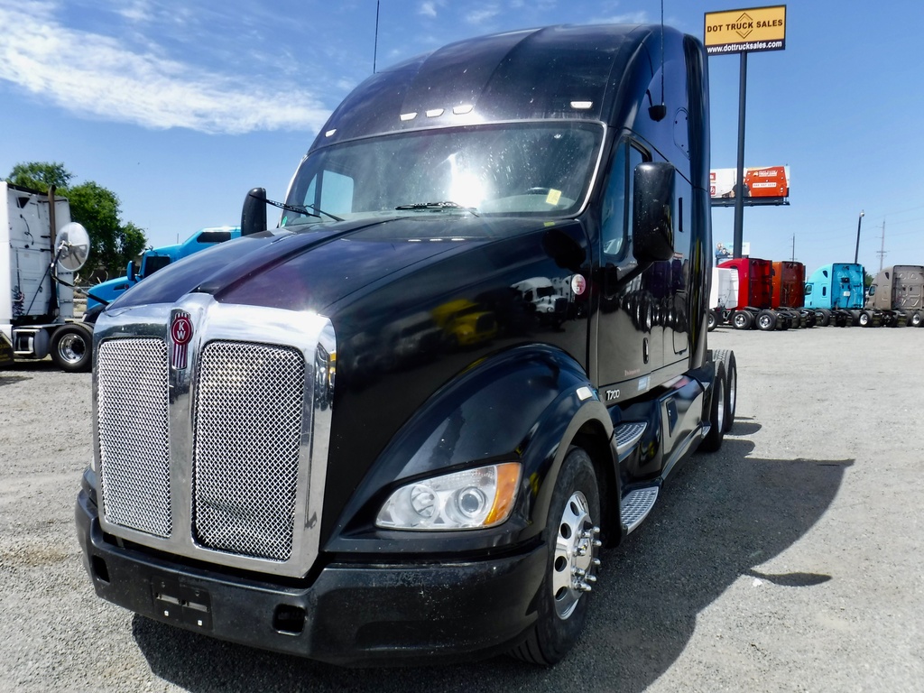 2011 KENWORTH T700 Sleeper