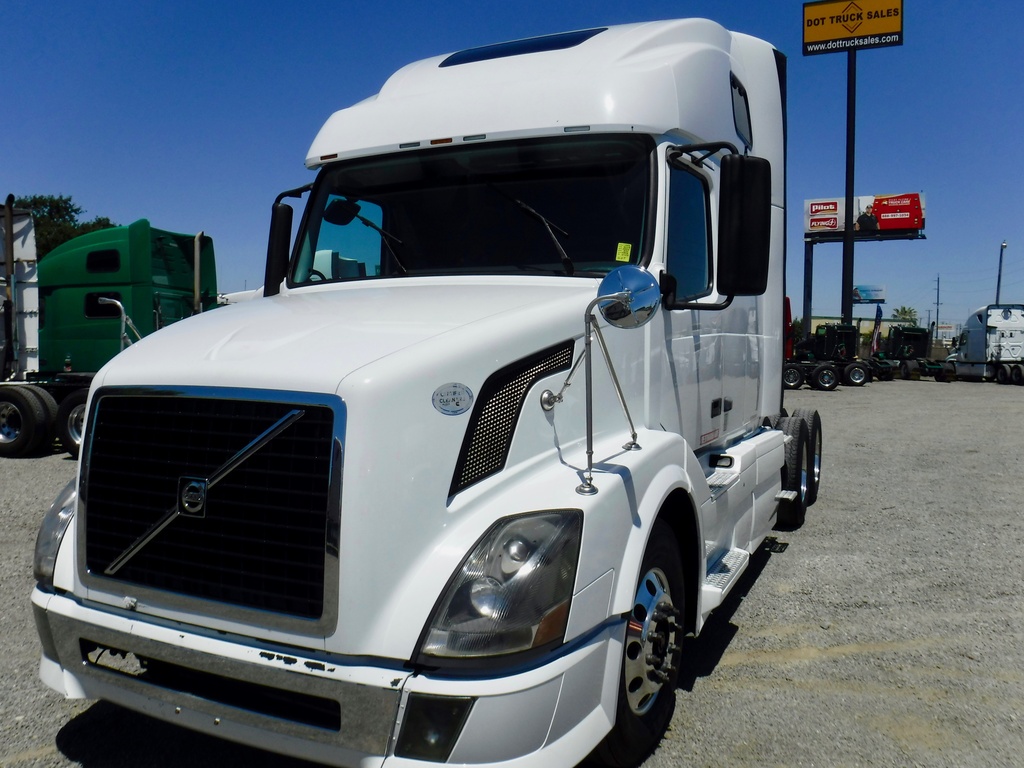 2009 VOLVO 670 Sleeper