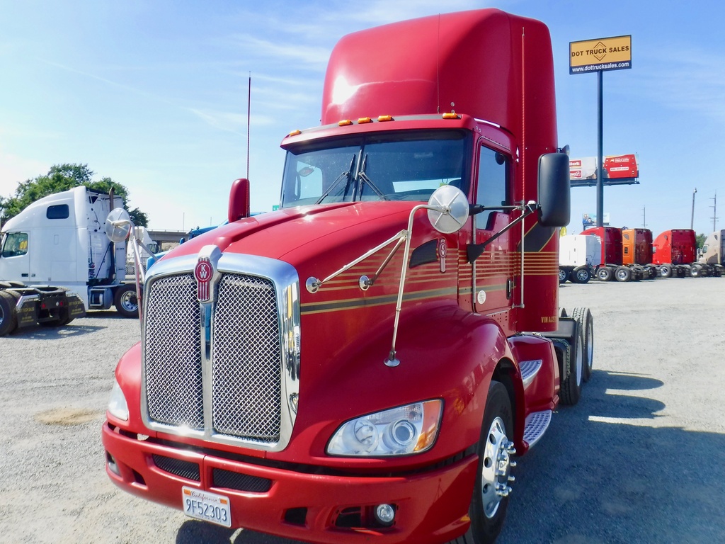 2010 KENWORTH T660 Daycab
