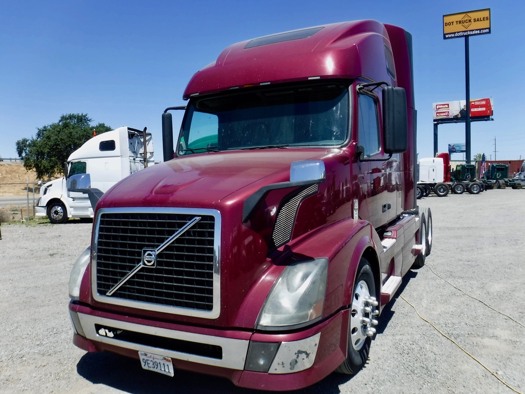 2010 VOLVO 670 Sleeper