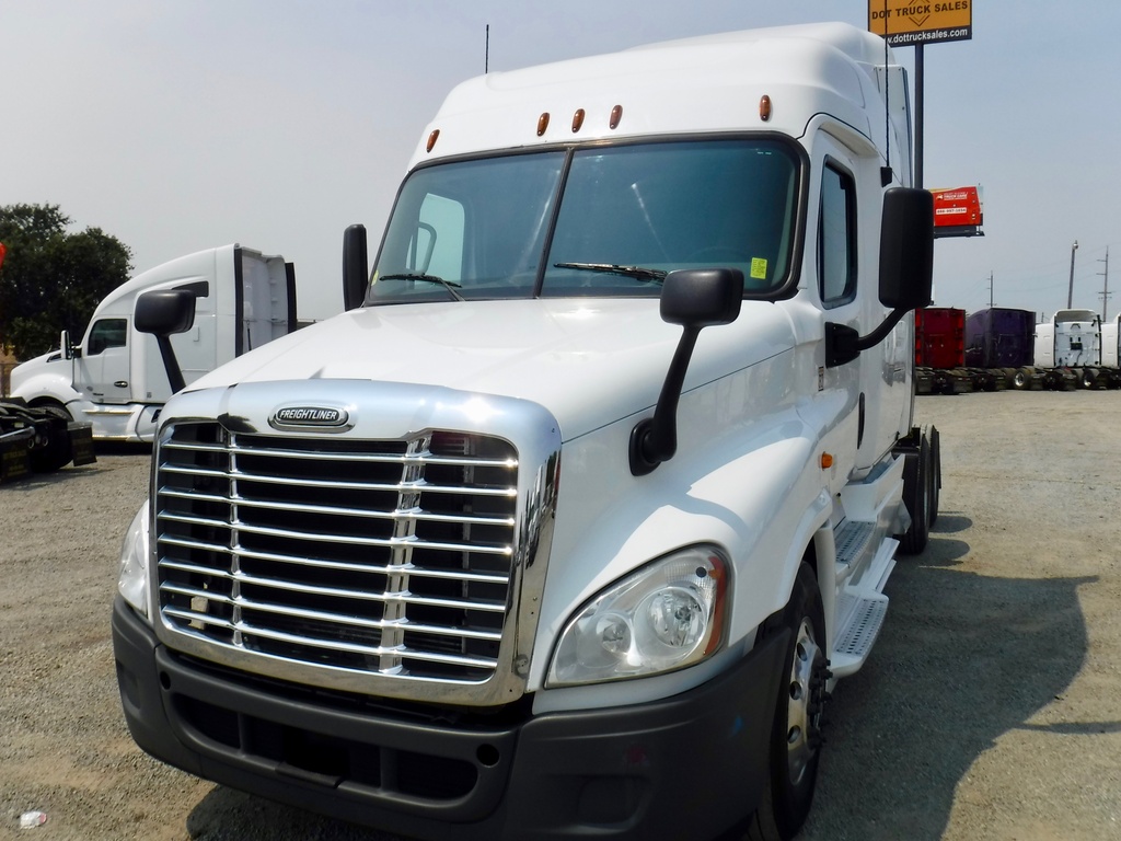 2013 FREIGHTLINER CASCADIA Sleeper
