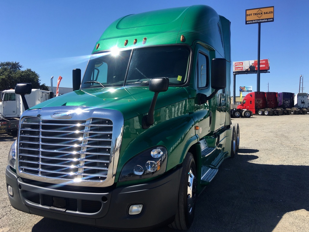 2016 FREIGHTLINER CASCADIA Sleeper