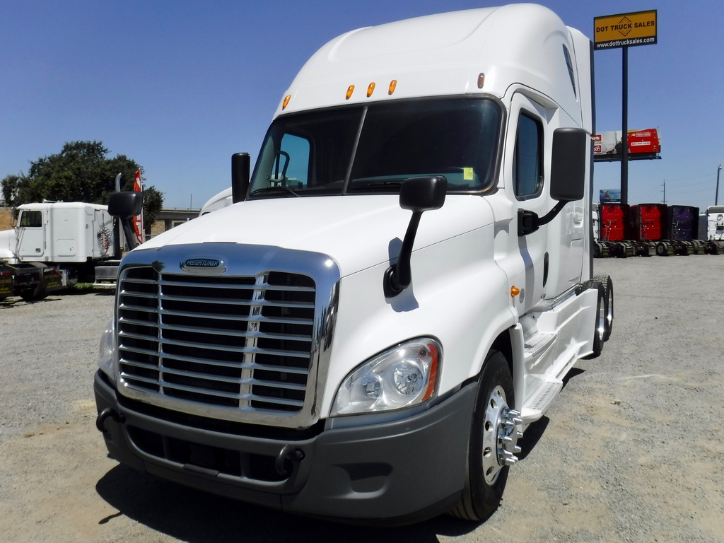 2014 FREIGHTLINER CASCADIA Sleeper