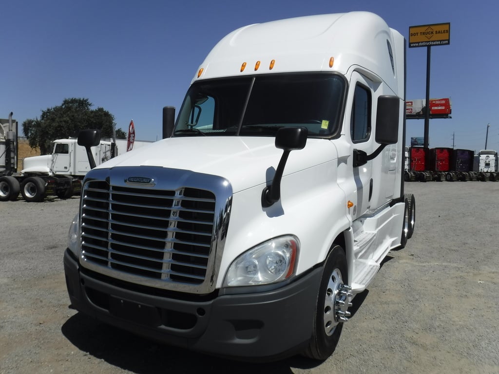 2014 FREIGHTLINER CASCADIA Sleeper