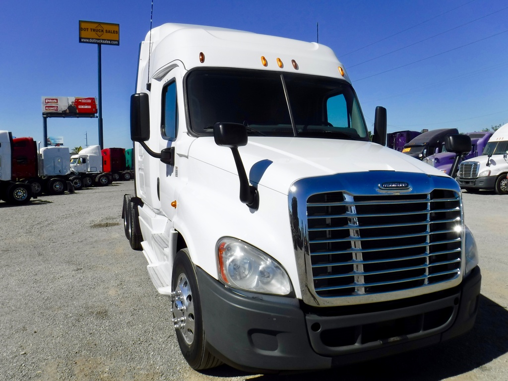 2013 FREIGHTLINER CASCADIA Sleeper