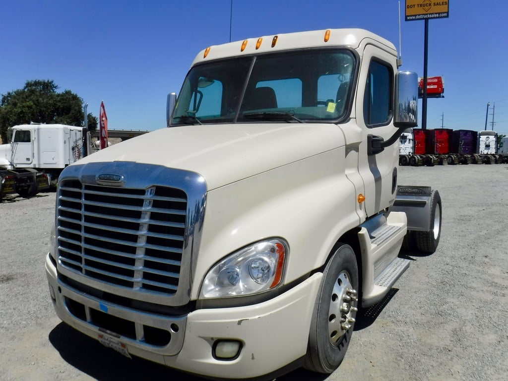 2010 FREIGHTLINER CASCADIA Daycab