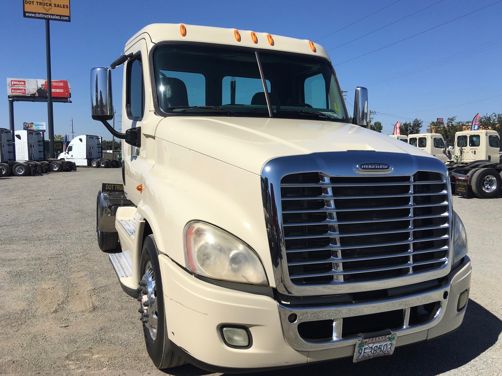 2010 FREIGHTLINER CASCADIA Daycab