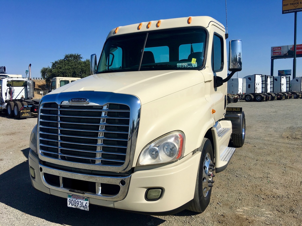 2010 FREIGHTLINER CASCADIA Daycab