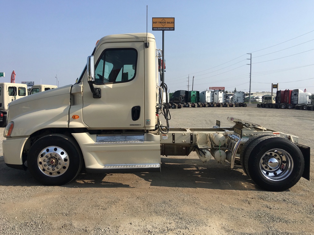 2009 FREIGHTLINER CASCADIA Daycab