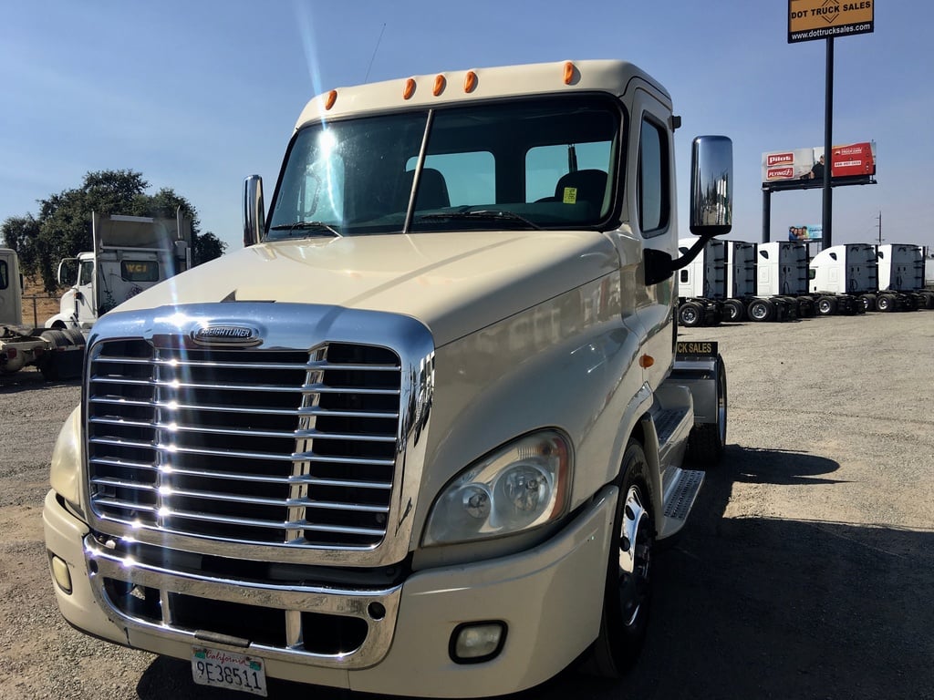 2010 FREIGHTLINER CASCADIA Daycab