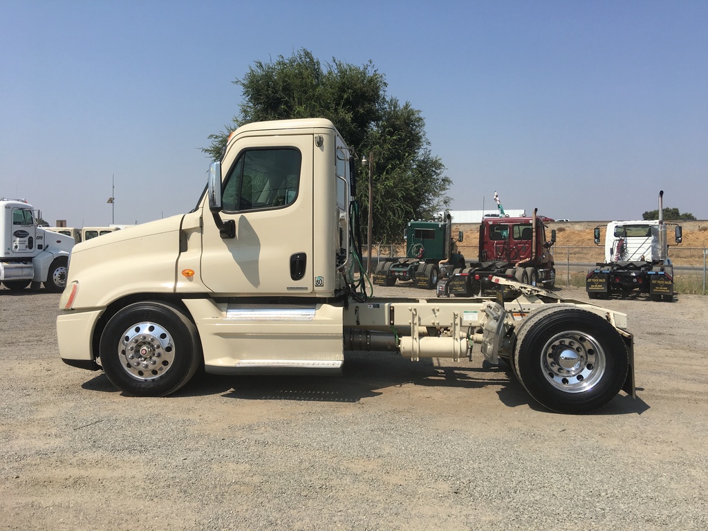 2010 FREIGHTLINER CASCADIA Daycab