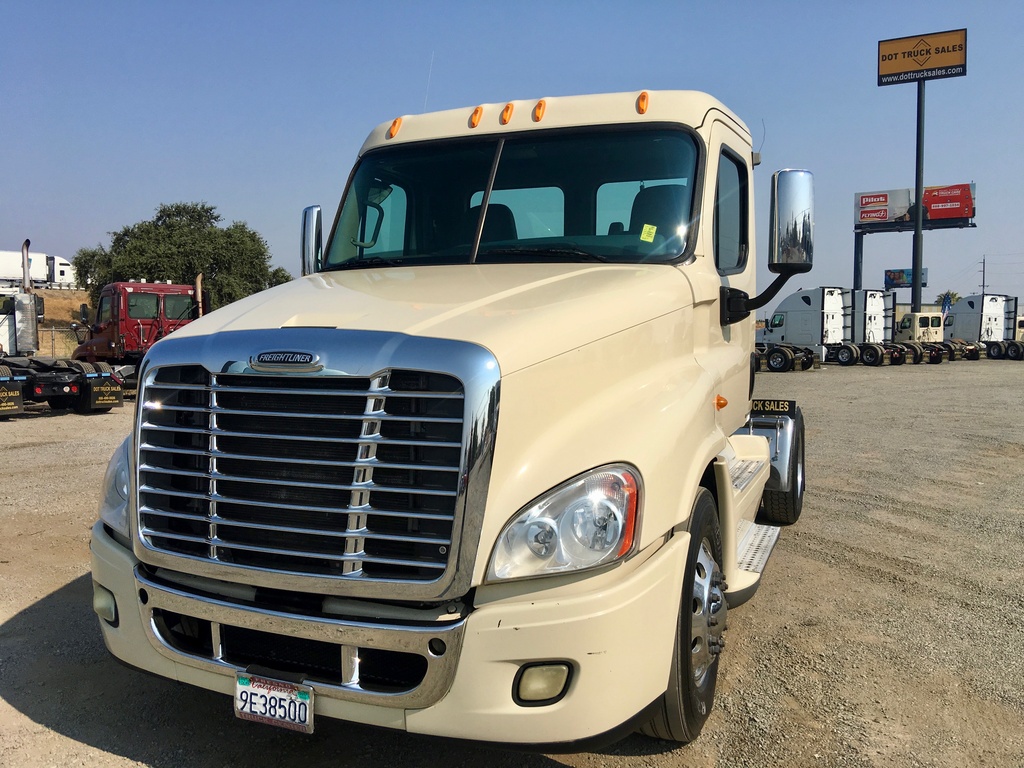 2010 FREIGHTLINER CASCADIA Daycab
