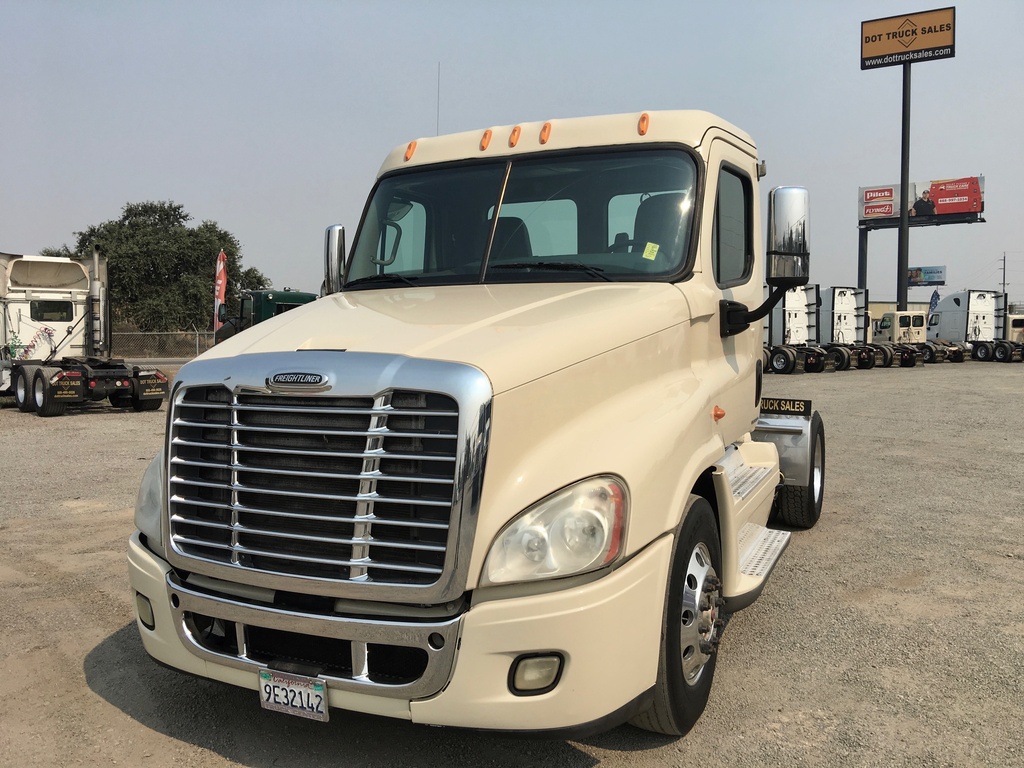 2009 FREIGHTLINER CASCADIA Daycab