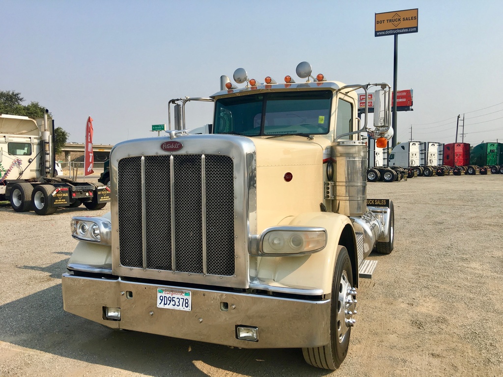 2010 PETERBILT 389 Daycab