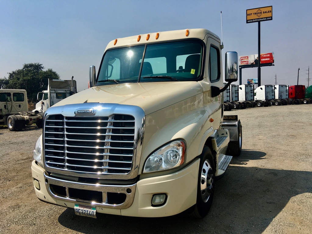 2009 FREIGHTLINER CASCADIA Daycab
