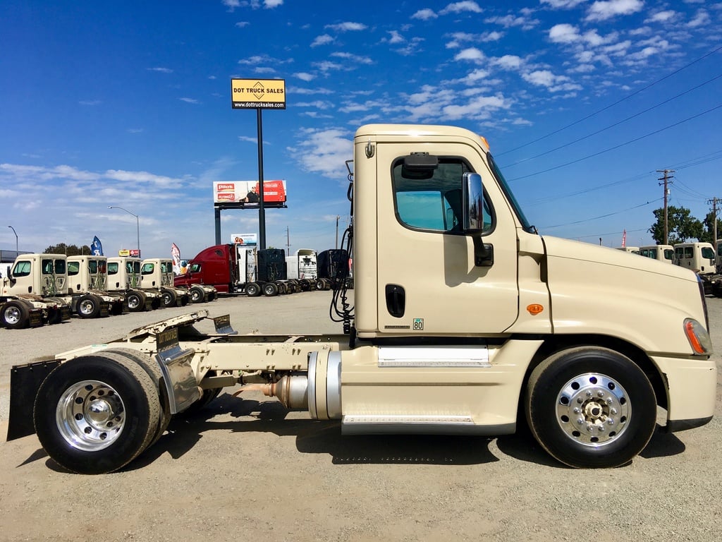 2009 FREIGHTLINER CASCADIA Daycab