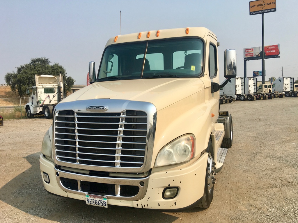 2009 FREIGHTLINER CASCADIA Daycab
