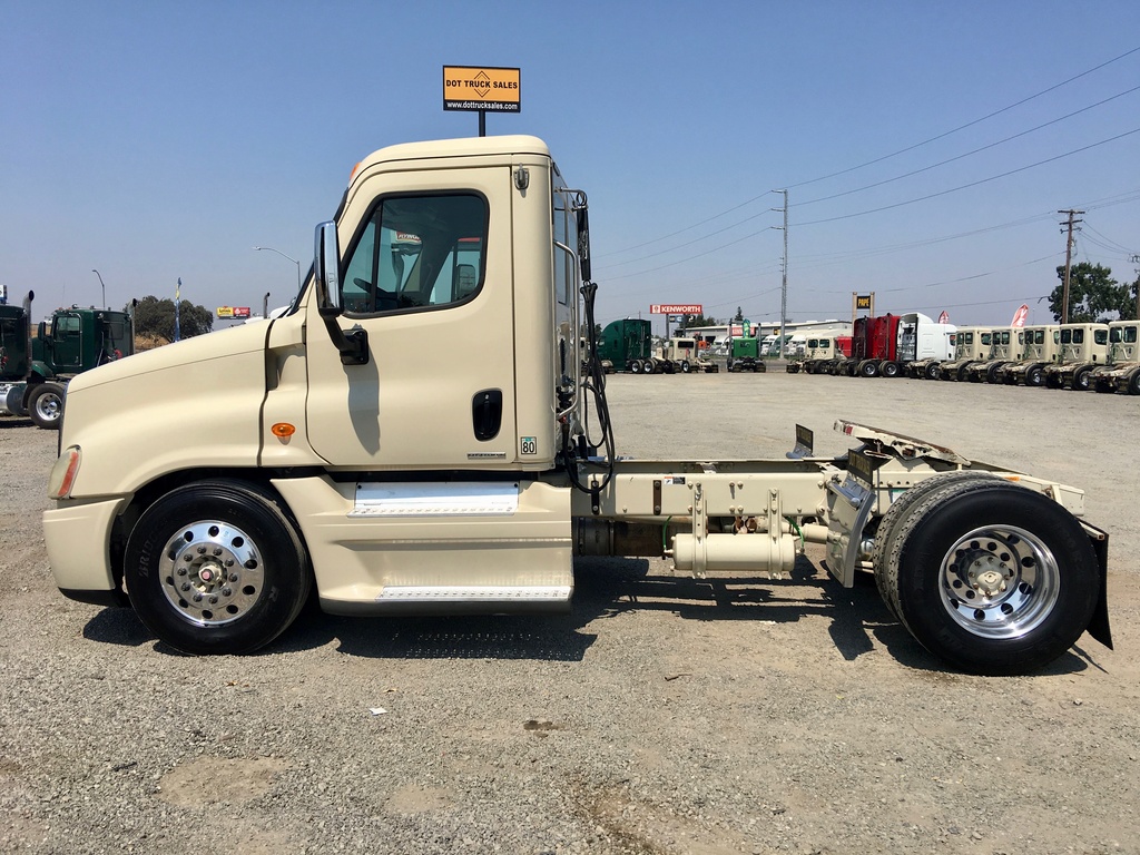 2009 FREIGHTLINER CASCADIA Daycab