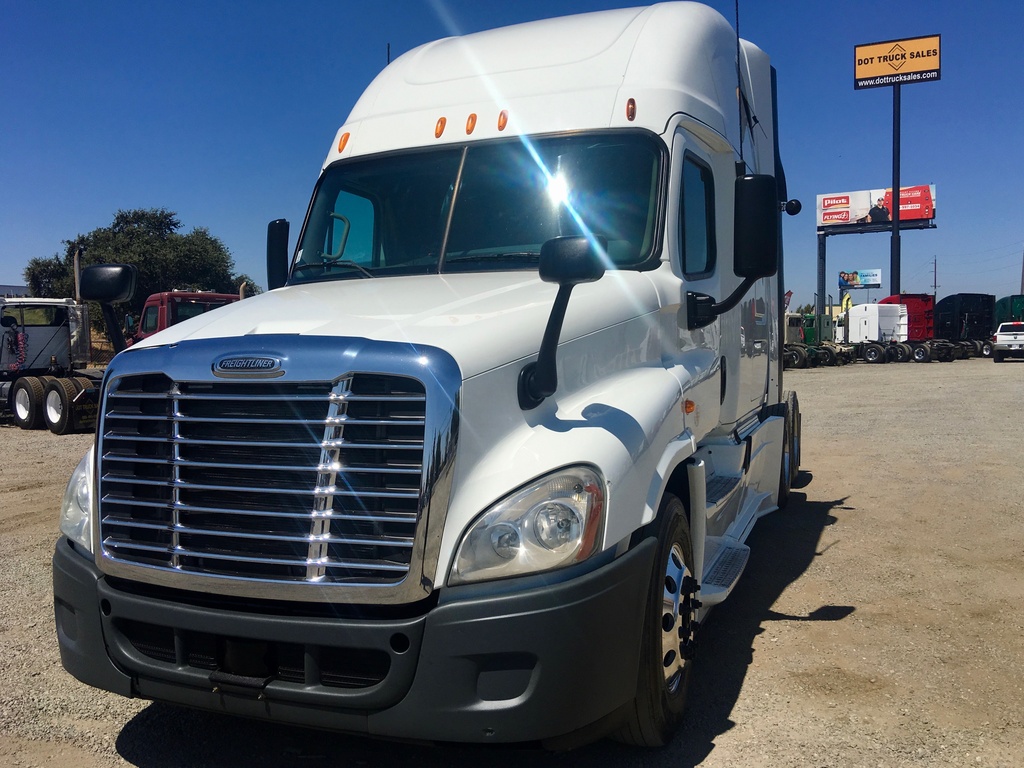 2013 FREIGHTLINER CASCADIA Sleeper
