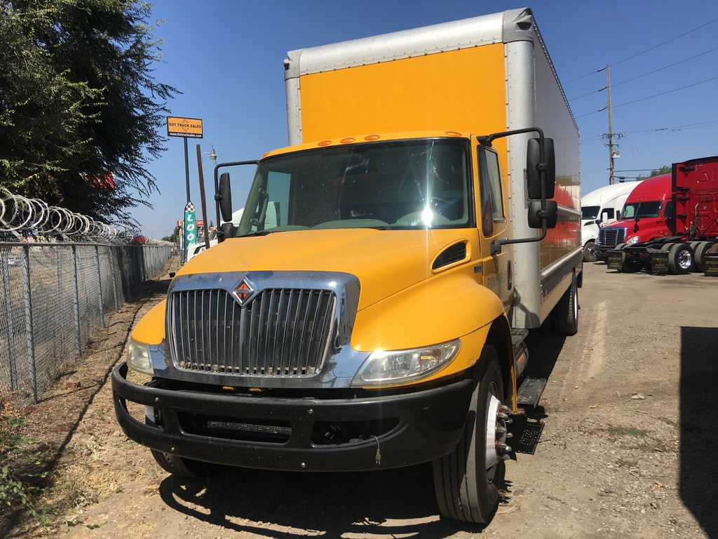2013 INTERNATIONAL 4300 SBA Box Van Truck