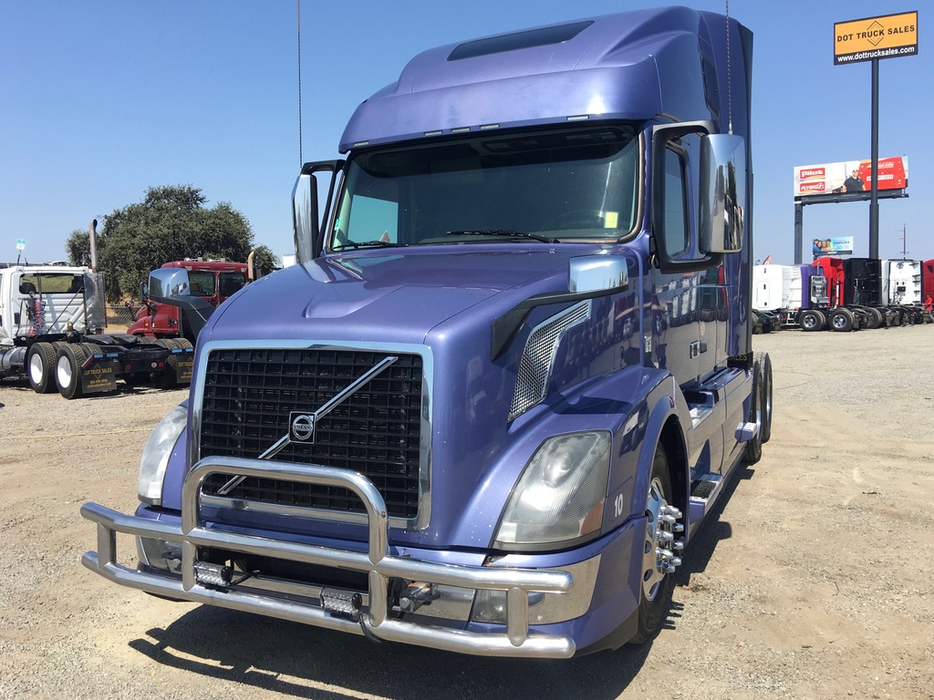 2015 VOLVO 670 Sleeper
