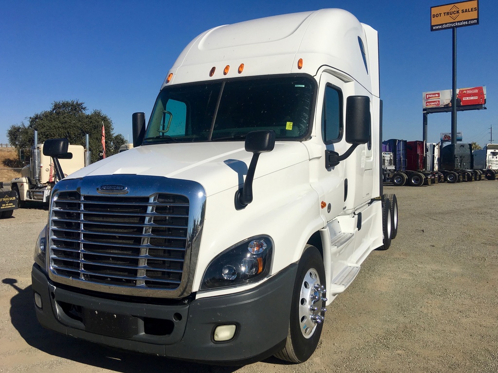 2015 FREIGHTLINER CASCADIA Sleeper