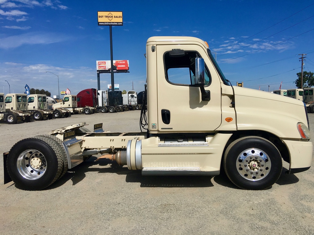 2009 FREIGHTLINER CASCADIA Daycab