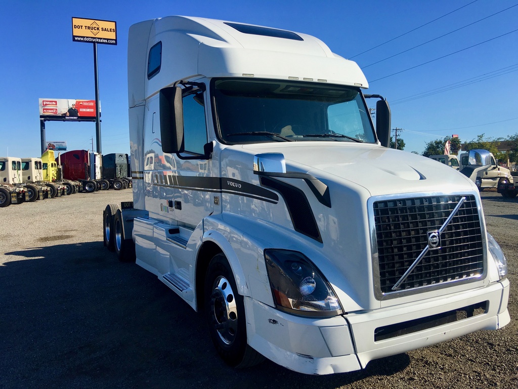 2013 VOLVO 670 Sleeper