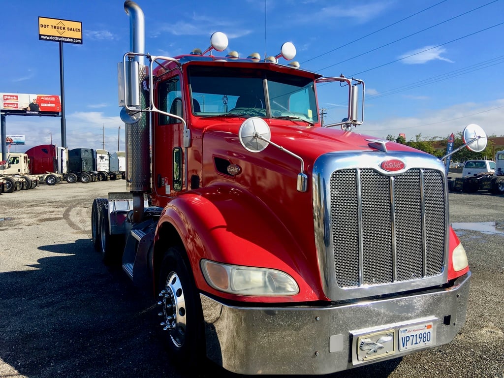 2009 PETERBILT 386 Daycab