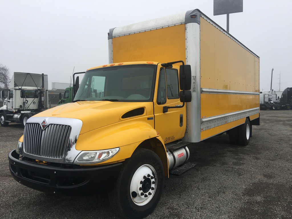 2013 INTERNATIONAL 4300SBA Box Van Truck