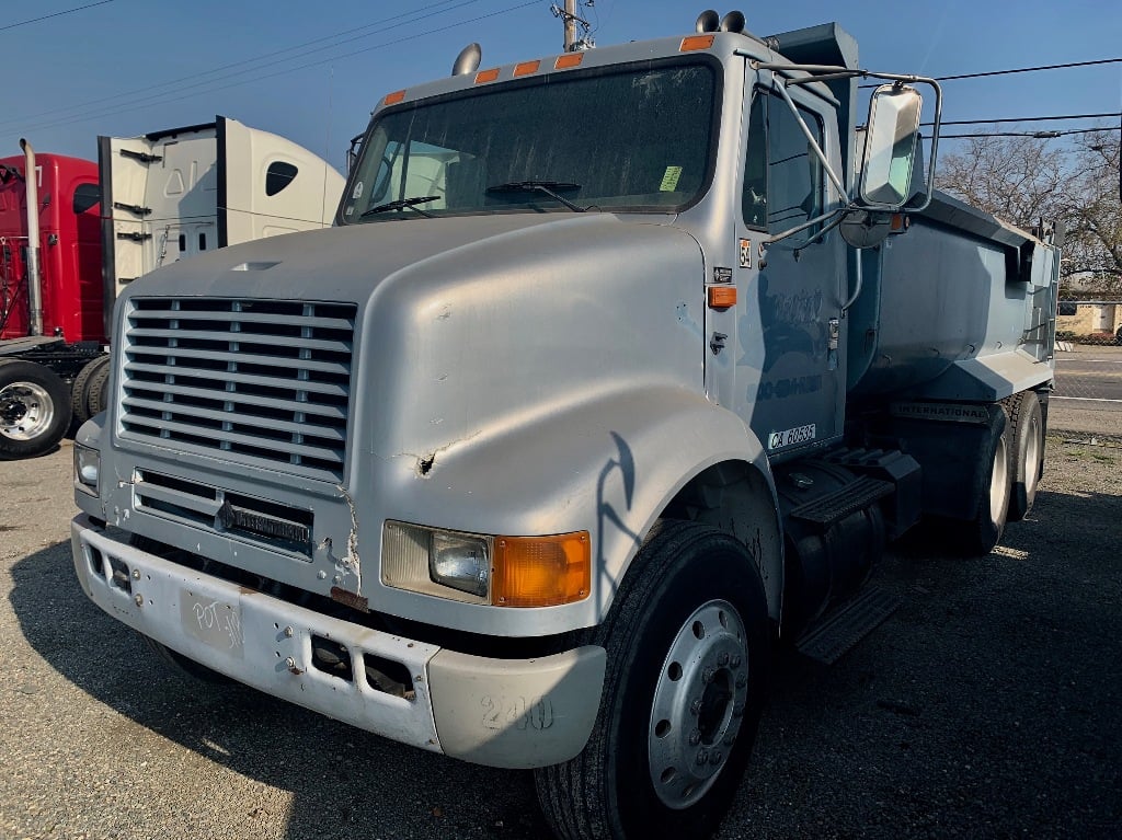 1996 INTERNATIONAL 8100 Dump Truck