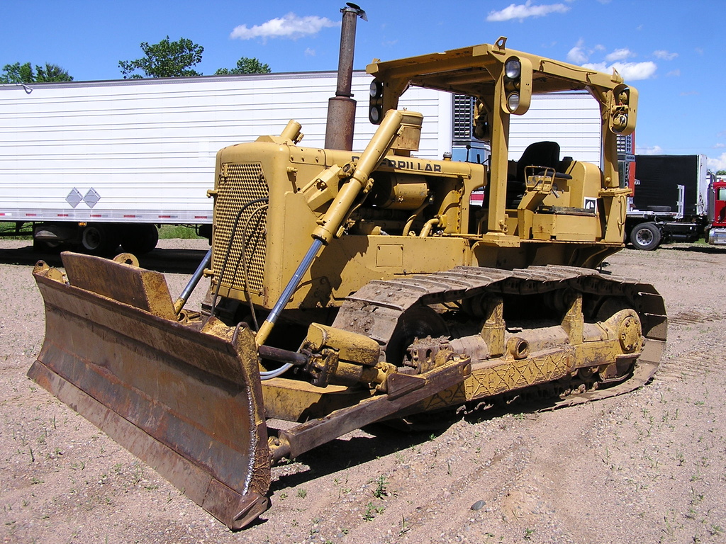 USED 1972 CATERPILLAR D6C CRAWLER DOZER EQUIPMENT #1741. DIESEL ENGINE