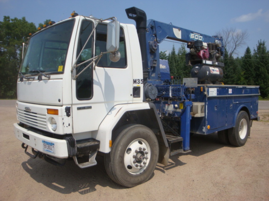 USED 2001 FREIGHTLINER FC80 CRANE TRUCK #2111