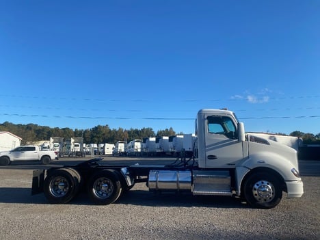 USED 2015 KENWORTH T680 DAYCAB TRUCK #10723-4