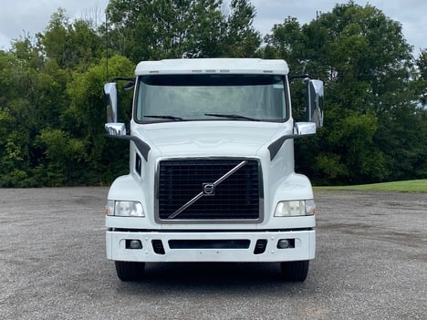 USED 2018 VOLVO VNM64T200 DAYCAB TRUCK #14903-2