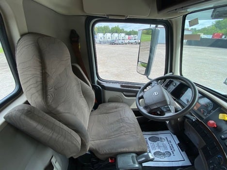 USED 2018 VOLVO VNM64T200 DAYCAB TRUCK #14903-21